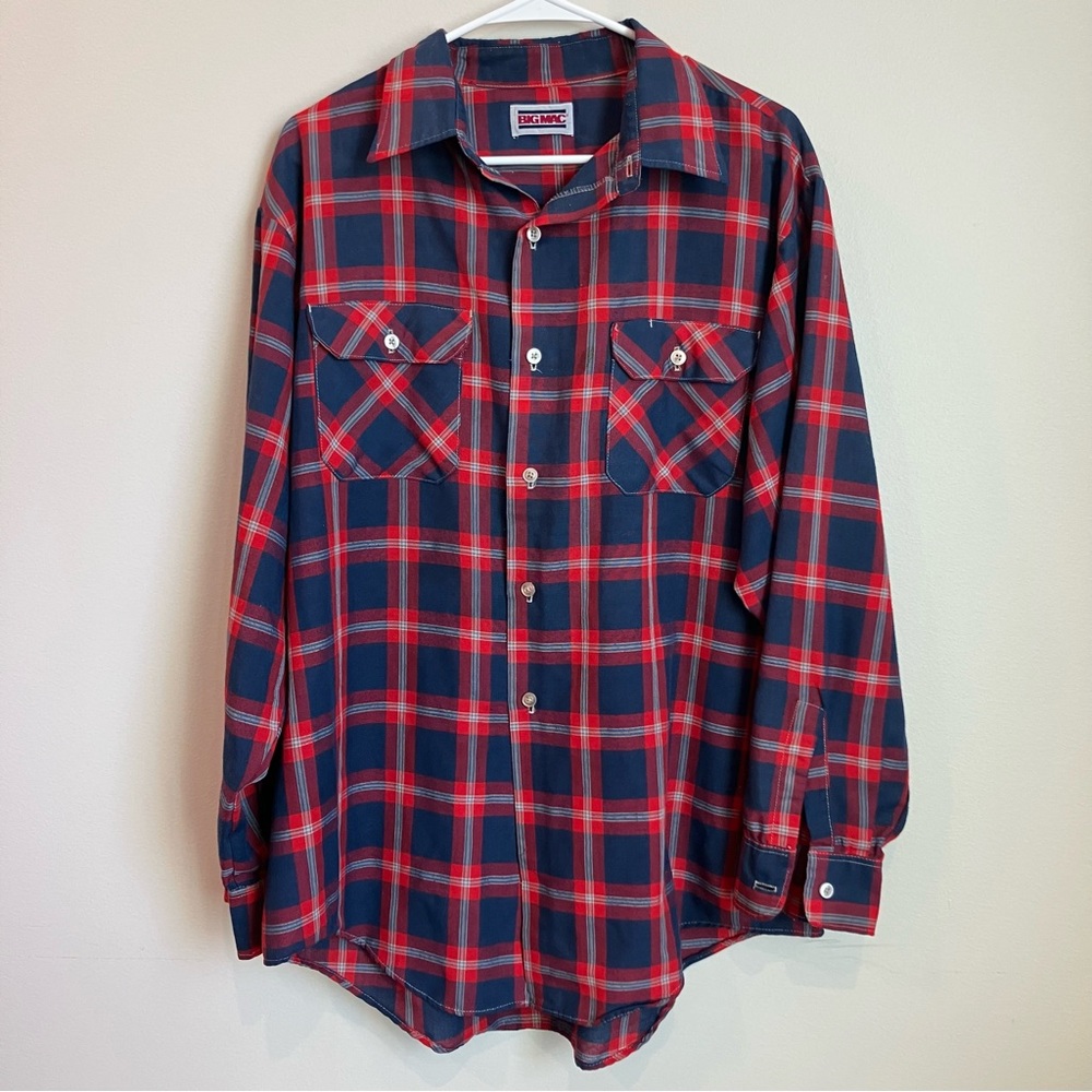 Vintage BigMac button up very light weight fabric. Probably XL